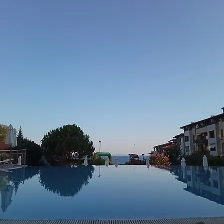 Апартаменты Garden Of Eden With Sea View - C316